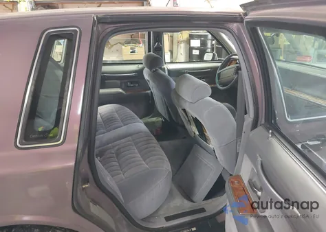 1994 Lincoln Town Car Executive из США, поврежденный, VIN 1LNLM81W7RY620177